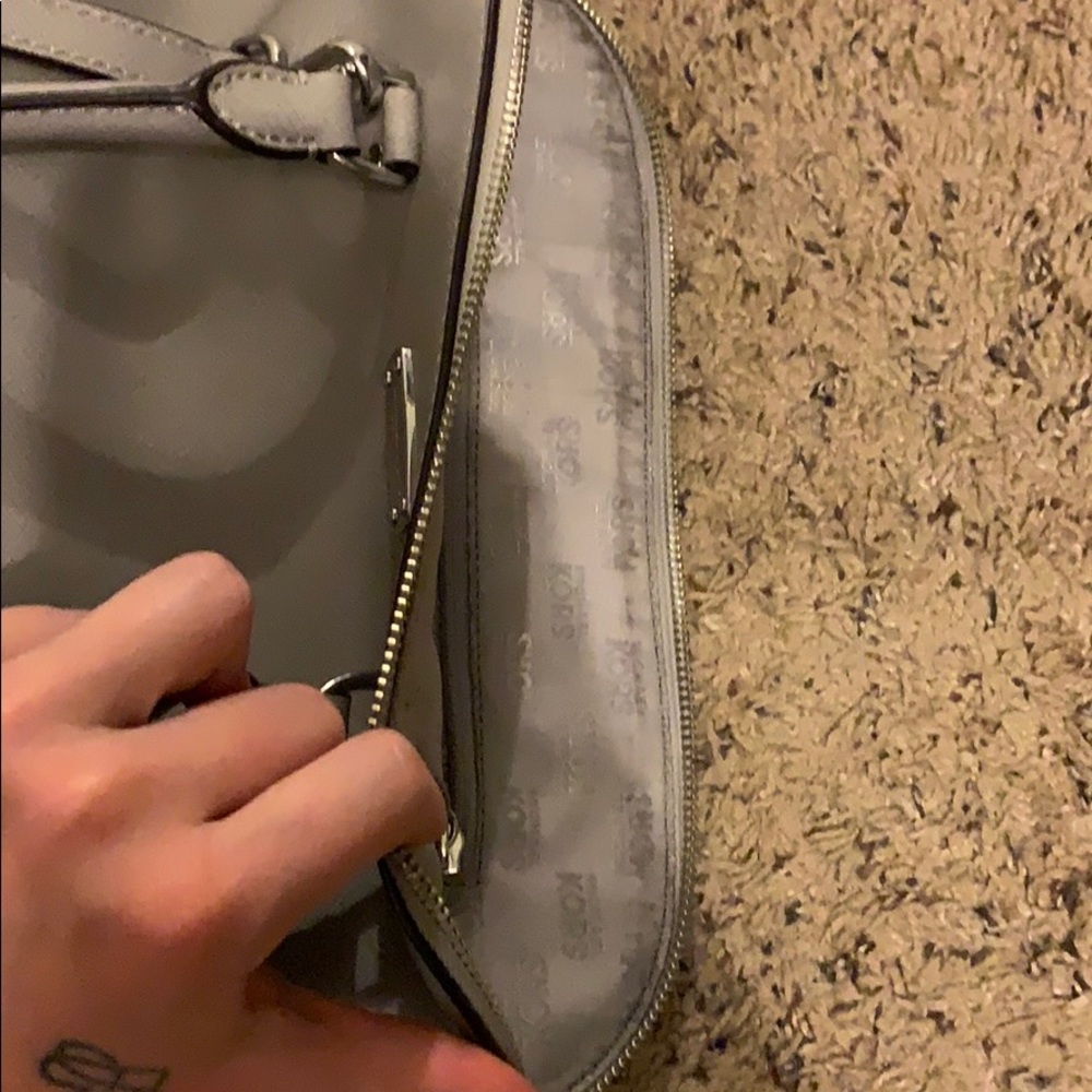 Light gray Michael Kors purse - Picture 5 of 16